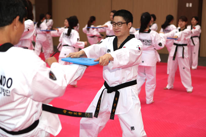 외국인 유학생 한국문화탐방단 아우르기 - 태권도