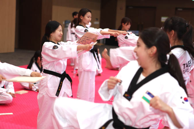 외국인 유학생 한국문화탐방단 아우르기 - 태권도